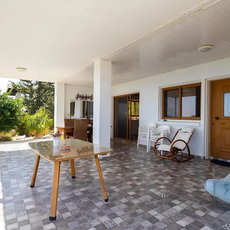 Captivating 2-Bed House Alaminos Exterior photo