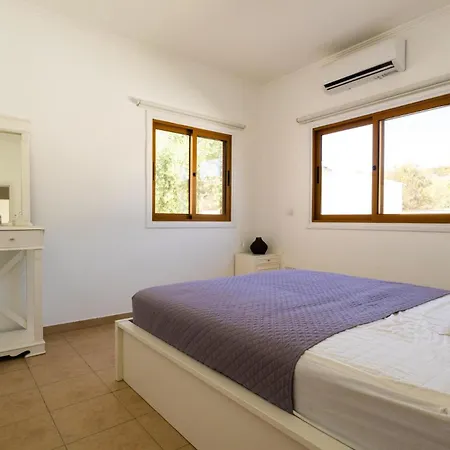Captivating 2-Bed House Alaminos Exterior photo
