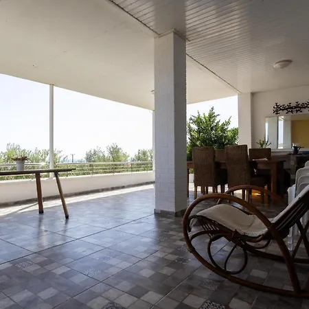 Captivating 2-Bed House Alaminos Exterior photo